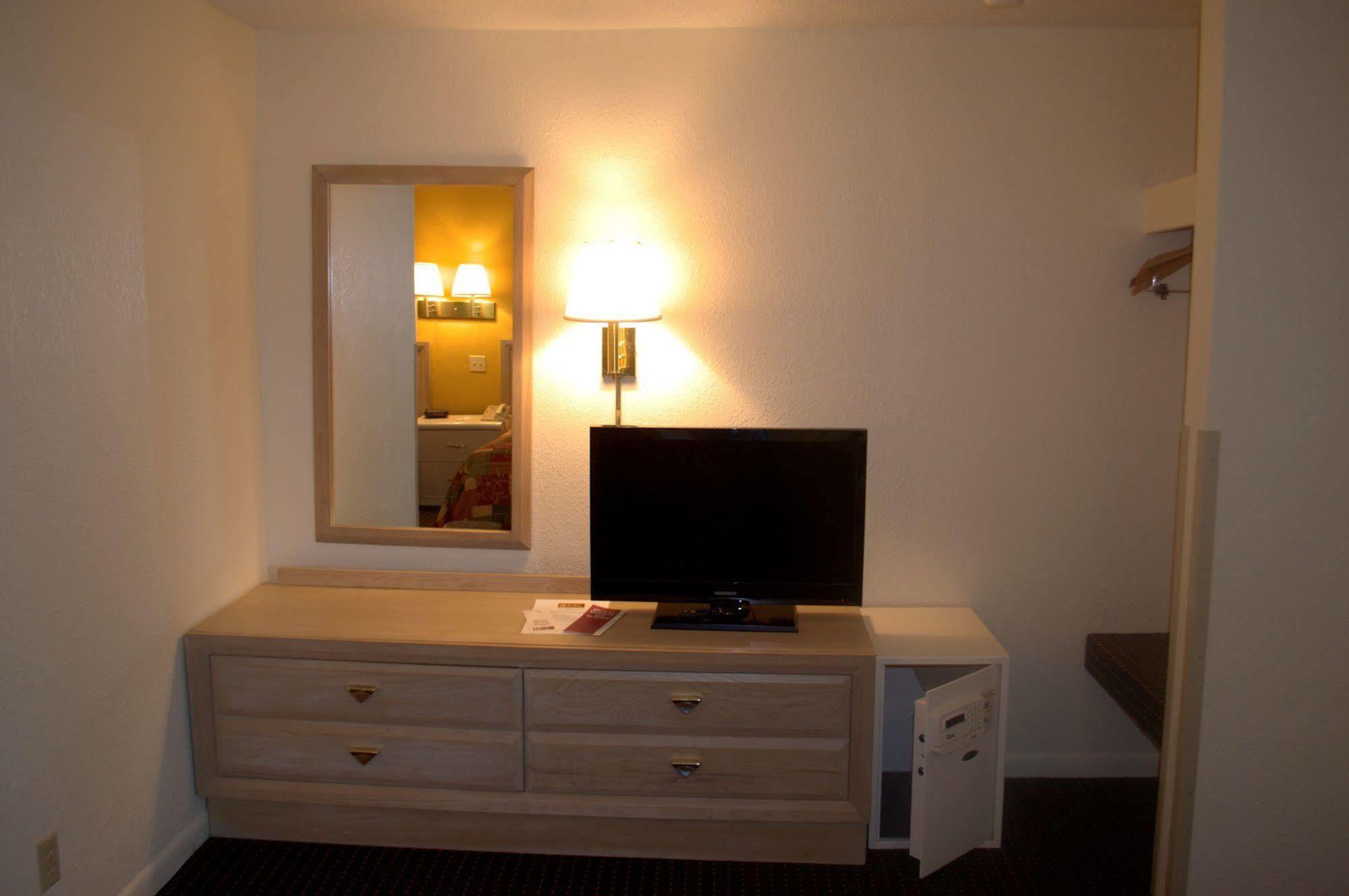 Budget Host Inn Sandusky Exterior photo